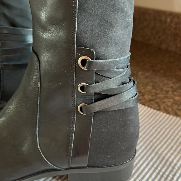 NEW “Vince Camuto” Librena size 8 1/2 heel 1 1/4 aprox leather/gore-Tex - Picture 3 of 15